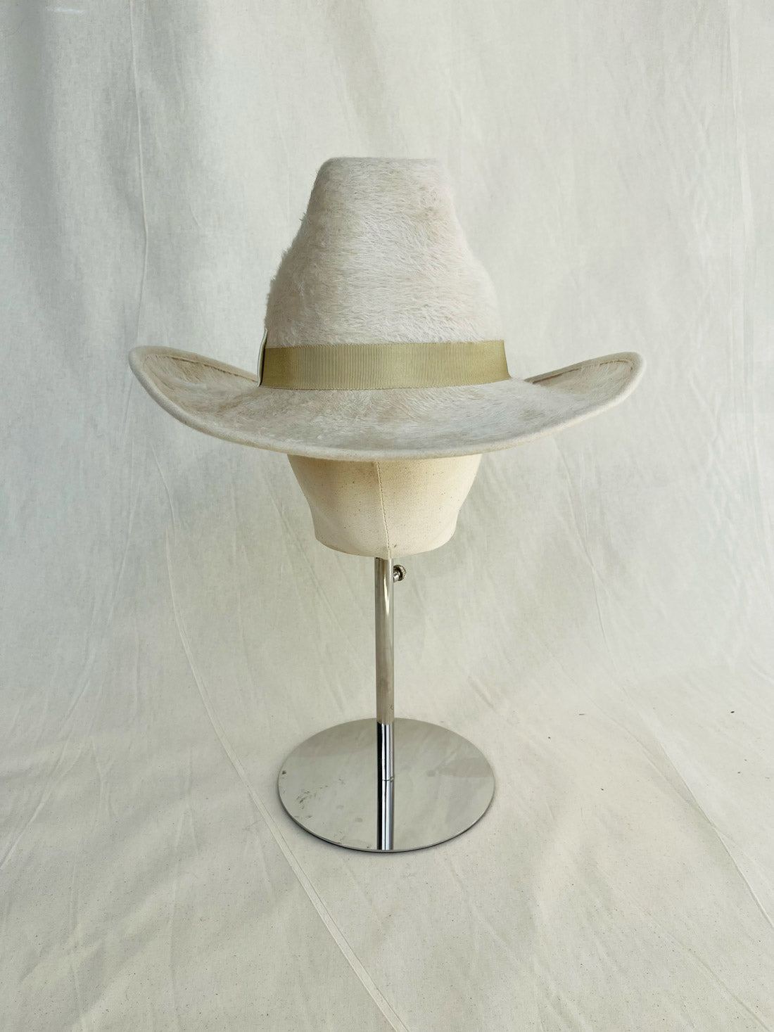 Willow Cowboy, Melusine, Ivory
