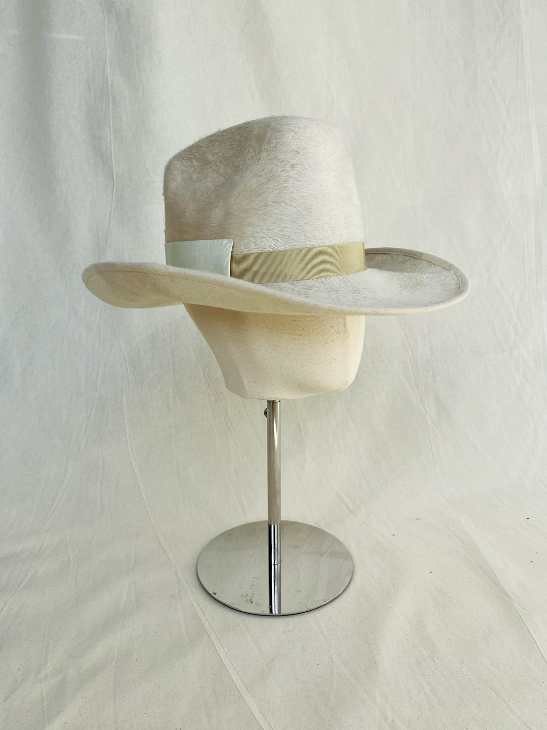 Willow Cowboy, Melusine, Ivory